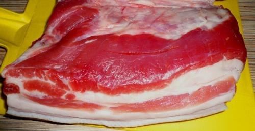 Кто не ест и не любит свинину, дальше может не читать и не смотреть … и так приступлю к рассказу приготовления мною данного рулета ….