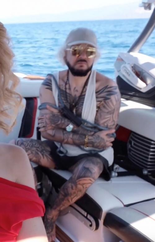 Теперь как Тимати: Филипп Киркоров забил всё тело татуировками. 04