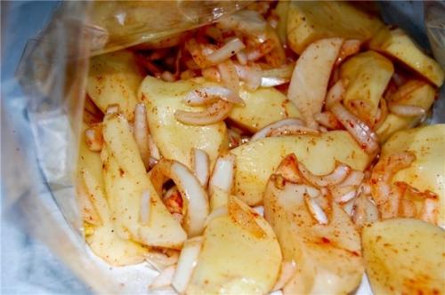 Рёбра свиные с картофелем в рукаве. 02