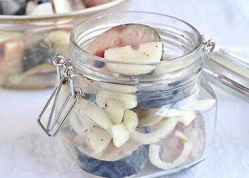 Скумбрия маринованная.  Вам потребуется: