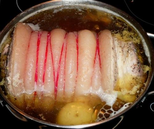 Кто не ест и не любит свинину, дальше может не читать и не смотреть … и так приступлю к рассказу приготовления мною данного рулета …. 05