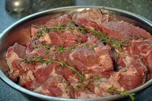 Мясо по-французски. Приготовить мясо так чтобы оно получилось ароматным, нежным и тающим во рту получается далеко не каждый раз. 02 Мясо по-французски. Приготовить мясо так чтобы оно получилось ароматным, нежным и тающим во рту получается далеко не каждый раз. 02