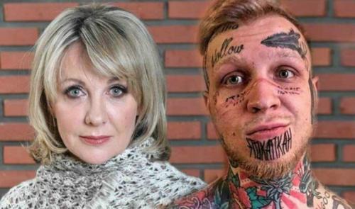 Единственный сын актрисы Елены Яковлевой 27-летний весть в татуировках, даже на лице. 04