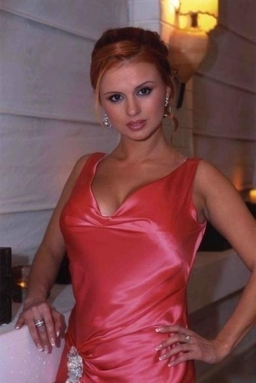 Анна звездой нулевых стала.