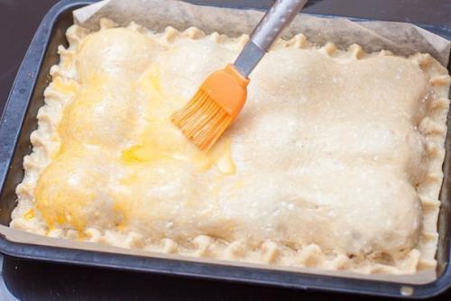 Пирожки из творожного теста с яблоками. Пирог из творожного теста с яблоками.