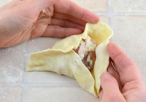 Нежное куриное мясо в хрустящем слоеном тесте. 05 Нежное куриное мясо в хрустящем слоеном тесте. 05