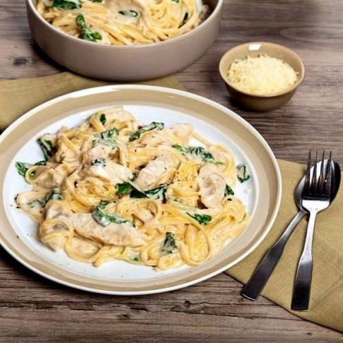 Спагетти с курицей в сметанном соусе. Спагетти с курицей в сметанном соусе.