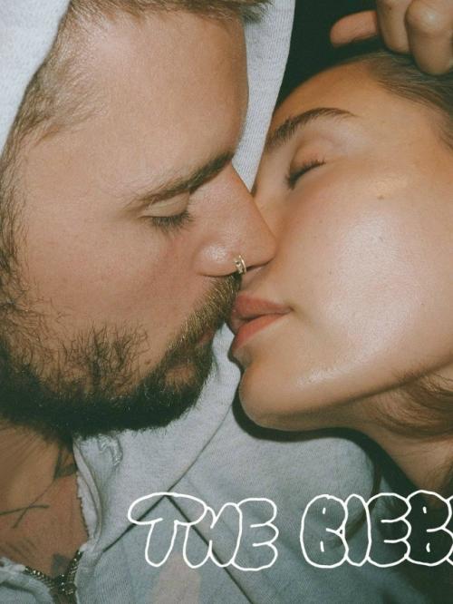 Хейли и Джастин бибер на страницах W Youth Magazine целуются. 07