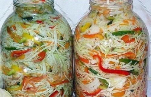 Мы заготавливаем капусту на зиму. Мы заготавливаем капусту на зиму.