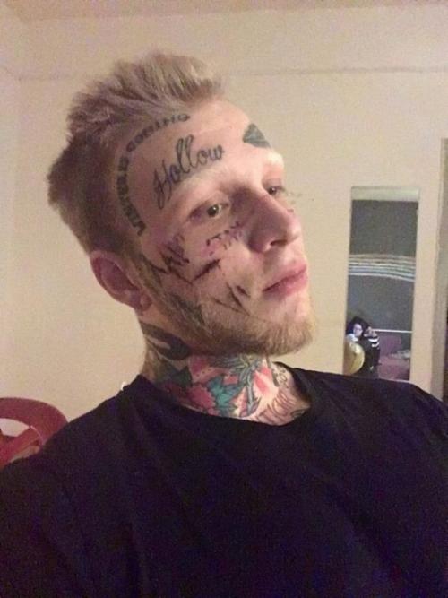 Единственный сын актрисы Елены Яковлевой 27-летний весть в татуировках, даже на лице. 03