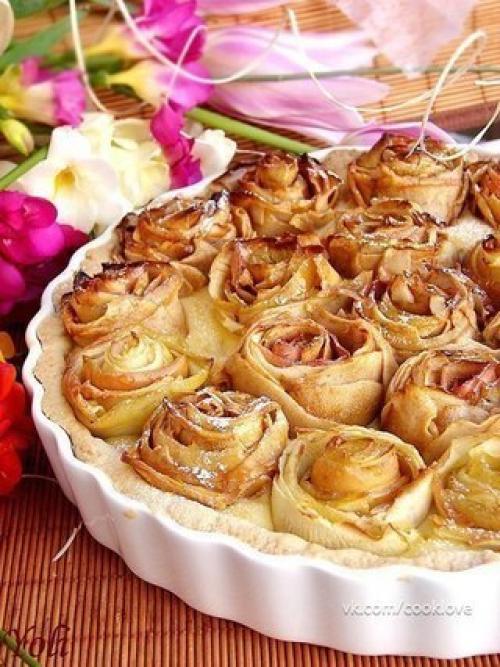 Яблочный пирог с розочками. Яблочный пирог с розочками.