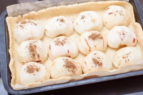 Пирожки из творожного теста с яблоками. Пирог из творожного теста с яблоками.