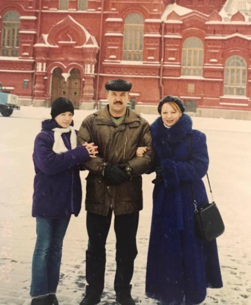Ида Галич вспомнила свой переезд в Москву и показала архивное фото с родителями. 01