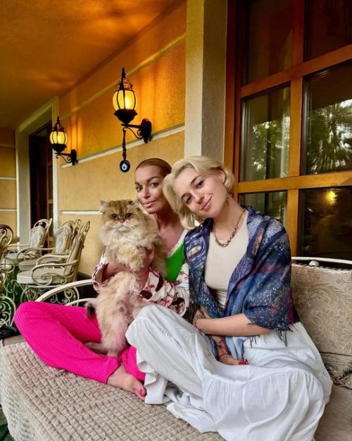 Анастасия Волочкова сообщила о том, что у них с дочерью произошло Невероятное Сближение Отношений. 02