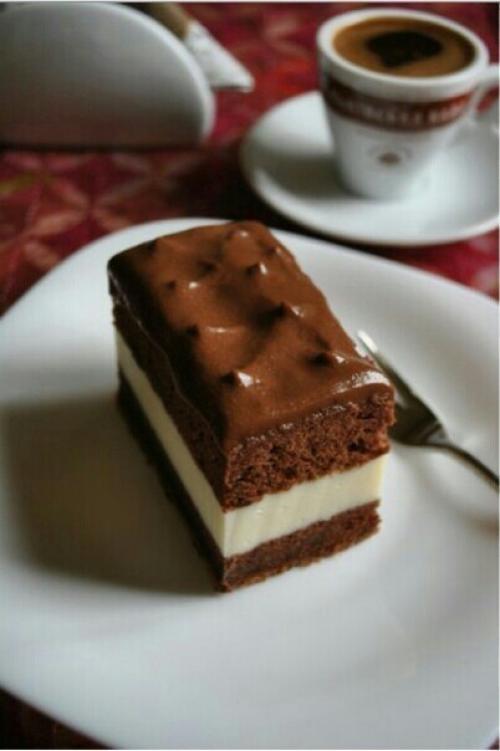 Пирожные киндер милк слайс. Пирожные киндер милк слайс.