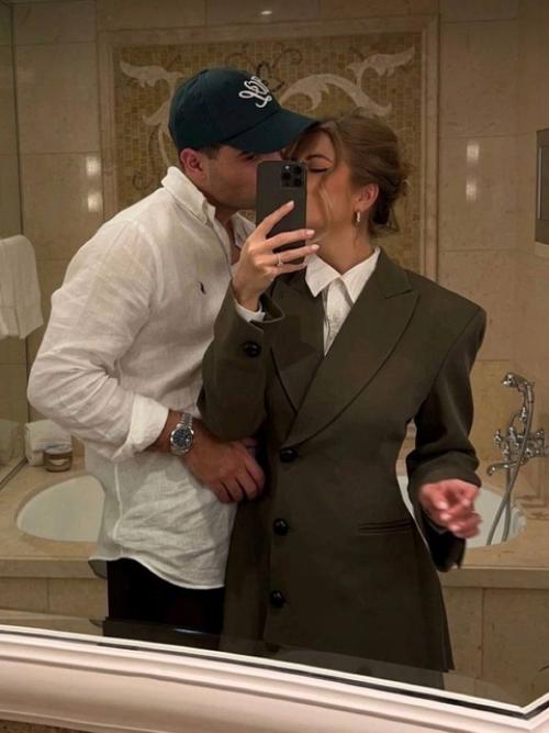 Парные образы всегда смотрятся очень эффектно, особенно когда их объединяют неочевидные детали. 05