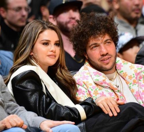 Селена гомес впервые появилась на публике с новым возлюбленным. 01