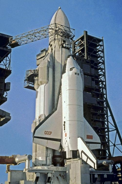 На фотогpaфии представлен самый большой во всем мире подводный крейсер Акула. 02