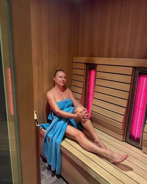 Я Стала Бабушкой красавица Алла Довлатова впервые стала бабушкой. 02