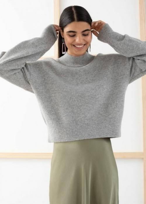 В разгар зимы тема свитеров как никогда актуальна. 01