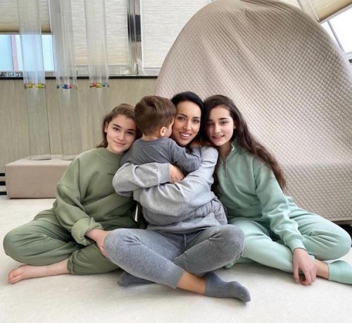 Алсу со своей семьёй! 05