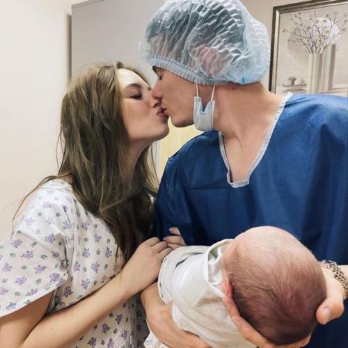 Валерия в первый день нового года бабушкой стала. 01