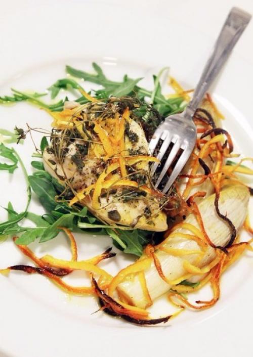 Мы рекомендуем сервировать со свежей руколой - вообще универсальная травка.