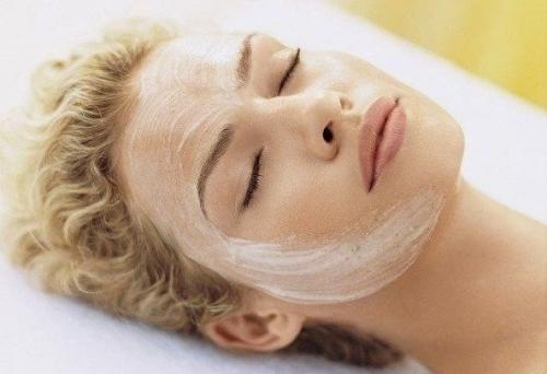 О коже лица заботимся. 

