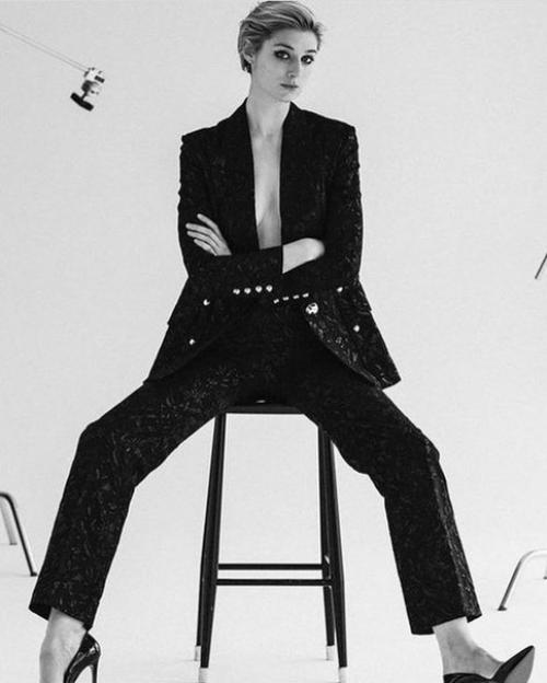 Элизабет дебики - актриса, рост которой составляет 190 см. 02