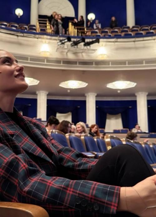 Звёздное нашествие: бурак озчивит участвует в российском сериале, а его жена фахрие эвджен исследует Москву. 03