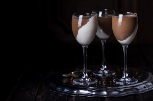 Шоколадно - ванильная панна - котта. Шоколадно - ванильная панна - котта.