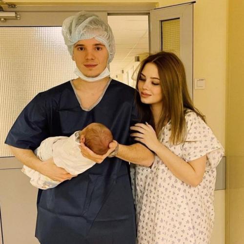 Валерия в первый день нового года бабушкой стала. 04