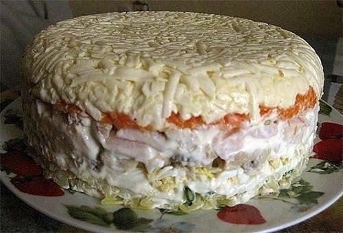 Слоенный салат с грибами.