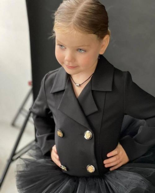 5-Лeтняя дочь Лeры Кудрявцeвой снялась в пeрвой настоящeй фотосeссии. 03