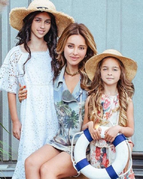 Александр ревва и его три девочки. 05