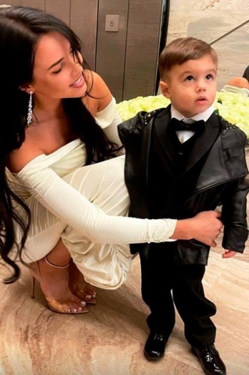 Репер Тимати и Анастасия Решетова воссоединились, чтобы отпраздновать день рождение сына. 02