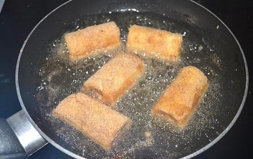 Жареные рулетики из хлеба. 08 Жареные рулетики из хлеба. 08