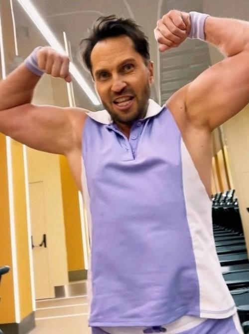 Мама не Принимает мою Жену: на днях Александру ревве исполнилось 50 лет, и он впервые рассказал о конфликте между своей супругой и матерью. 02