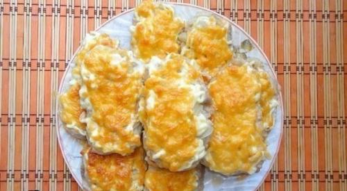 Мясо по-французски.   Ингредиенты: Мясо по-французски.   Ингредиенты: