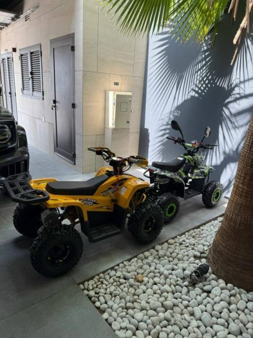 Анастасия Решетова подарила своему 6-летнему сыну Ратмиру на день рождения квадроцикл. 01