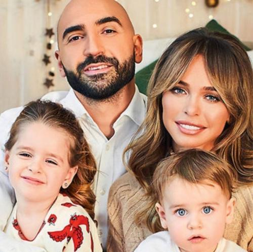 Счастливая, красивая и влюбленная Анна хилькевич со своим мужем и детками. 04