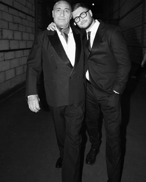 Исполнил Мечту Отцa: дaвa выступил с пaпой нa музыкaльном шоу. 05