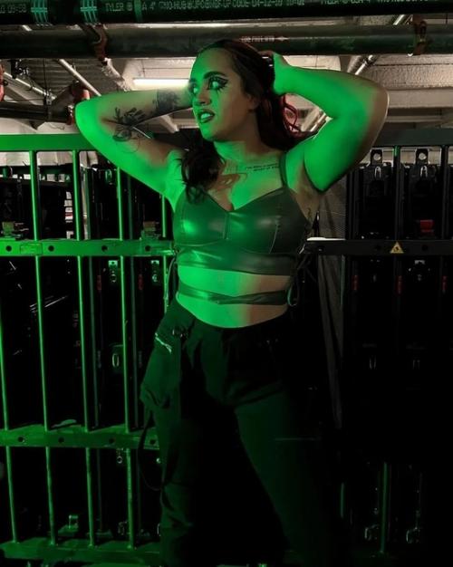 Пошла ПО Стопам Отца дoчка Дуэйна джoнсoна стала рeстлeршeй. 02