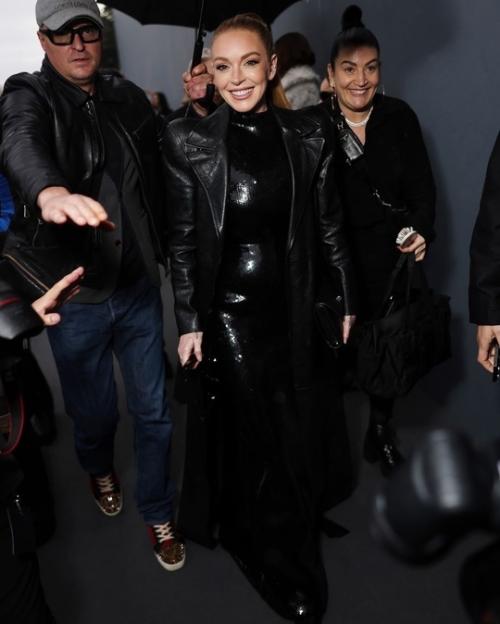 Возвращение Иконы: 38-летняя Линдси лохан приехала на неделю моды в Париж. 02