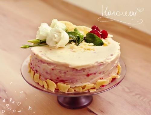 Торт Наполеон с малиной.