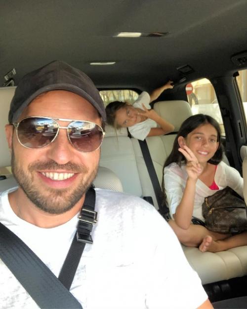 Любящий муж и отец Александр ревва.