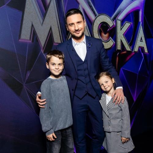 6-Летняя дочь сергея Лазарева решила сделать себе первый макияж. 02