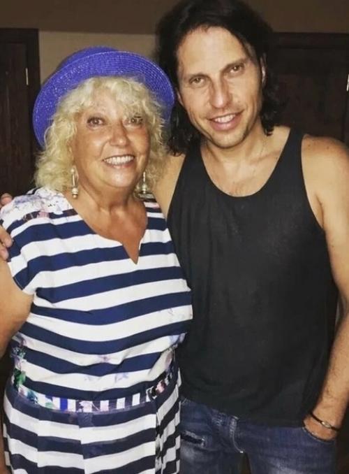 Мама не Принимает мою Жену: на днях Александру ревве исполнилось 50 лет, и он впервые рассказал о конфликте между своей супругой и матерью. 01