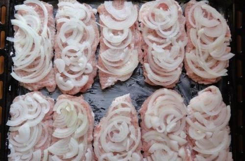 Мясо по-французски.   Ингредиенты: 01 Мясо по-французски.   Ингредиенты: 01