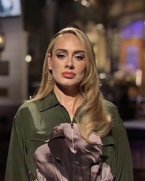 Уделите минуты своего внимания и полюбуйтесь шикарными волосами Адель. 01